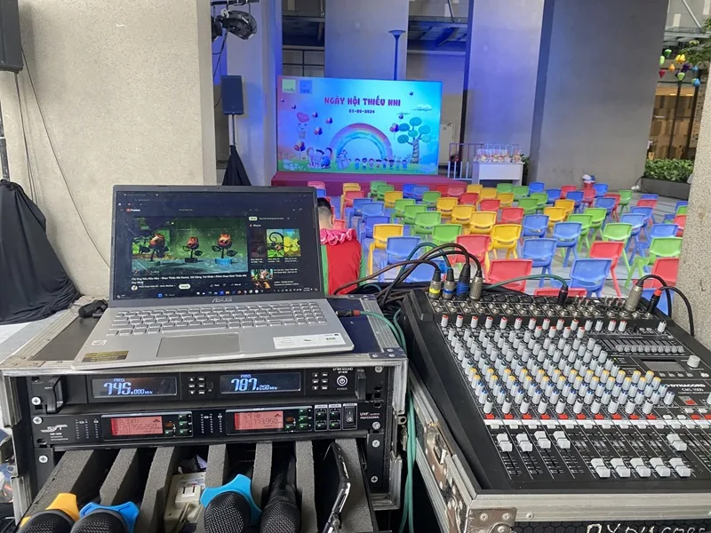 Bàn điều khiển âm thanh phục vụ vận hành sự kiện do đội kỹ thuật Sài Gòn Light Event trực tiếp sử dụng.