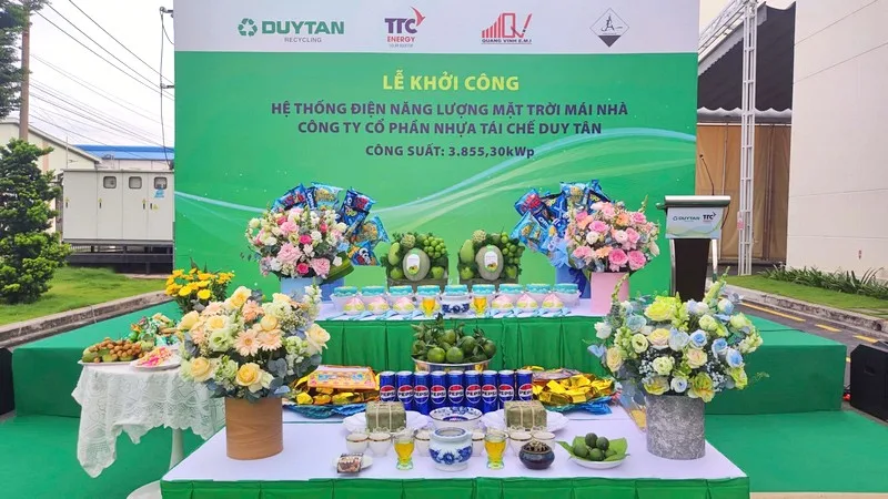 Bàn lễ nghi thức được chuẩn bị đầy đủ tại lễ khởi công dự án.