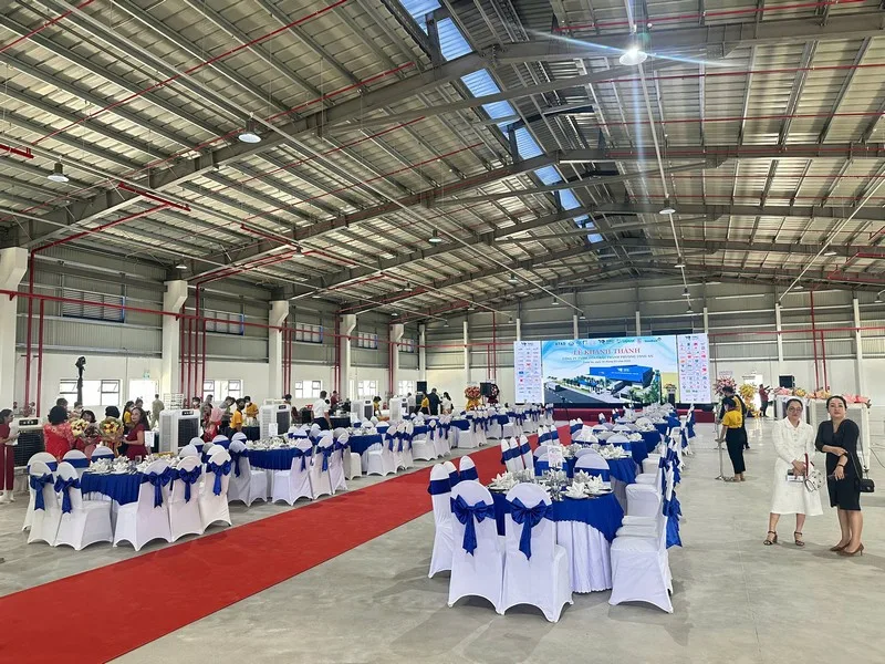 Không gian bàn tiệc và chỗ ngồi khách mời tại Lễ khánh thành Nhà máy Thành Phương.