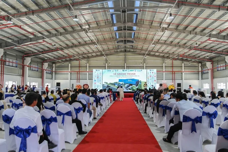 Chỗ ngồi khách mời tại Lễ khánh thành Nhà máy Thành Phương được bố trí ngay ngắn.
