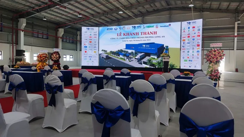 Sân khấu LED Lễ khánh thành Nhà máy Thành Phương được thiết kế hiện đại, nổi bật.