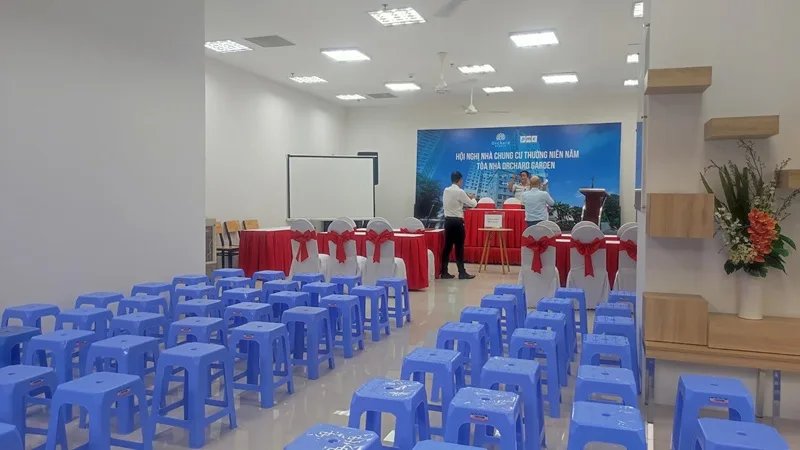Không gian Hội nghị nhà chung cư thường niên Orchard Garden năm 2022 được bố trí gọn gàng.