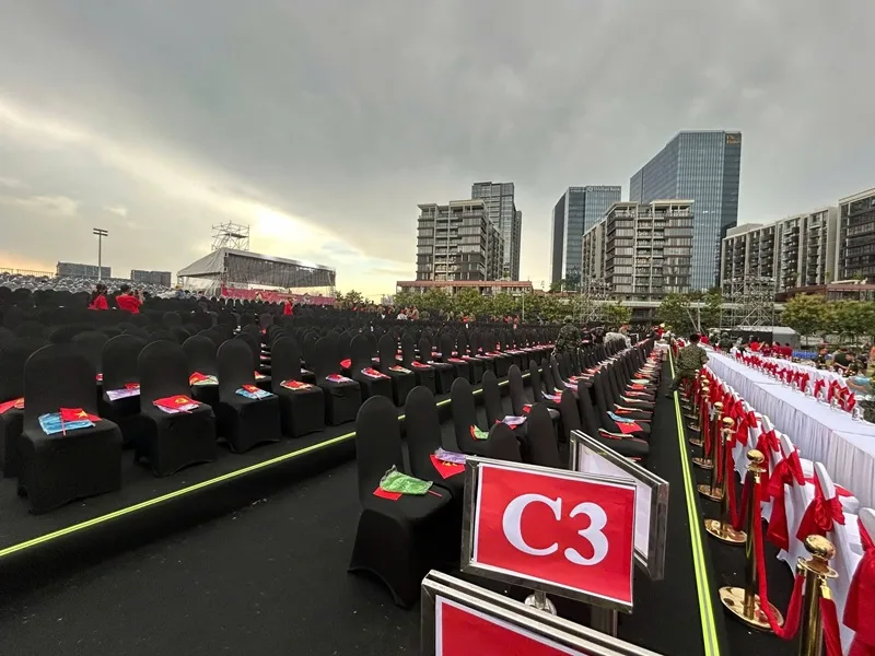 Dịch vụ cho thuê ghế sự kiện ngoài trời phục vụ hội nghị, lễ khai trương và các chương trình doanh nghiệp.