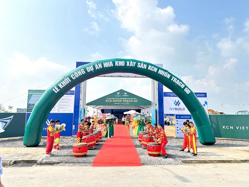 Cổng chào lễ khởi công dự án do Sài Gòn Light Event cung cấp và lắp đặt.