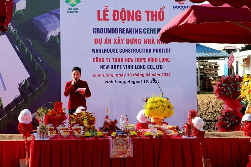 MC dẫn chương trình lễ động thổ do Sài Gòn Light Event cung cấp và điều phối.