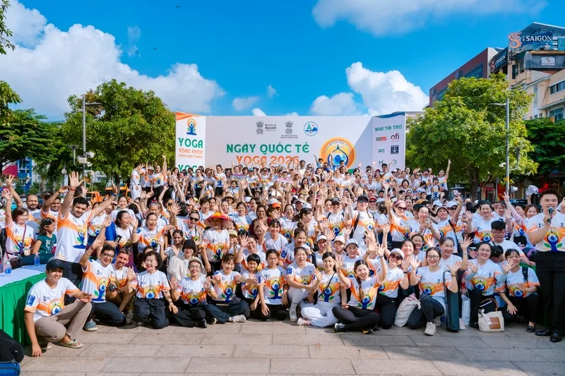 Dấu ấn Sài Gòn Light Event tại Ngày Quốc tế Yoga 2026 được thể hiện qua không gian cộng đồng, sân khấu và chương trình hơn 2.000 người.