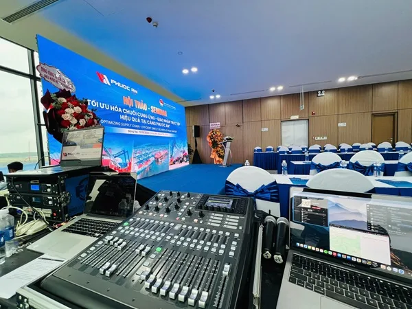 Hệ thống âm thanh được Sài Gòn Light Event chuẩn bị cho Hội thảo tại Cảng Phước An.