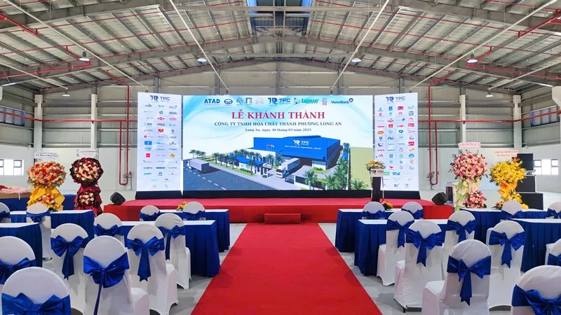 Không gian đón khách tại lễ khánh thành nhà máy được bố trí đồng bộ trước giờ khai mạc.