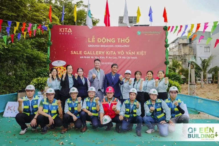 Sân khấu lễ động thổ Sales Gallery KITA Võ Văn Kiệt được thiết kế nổi bật.