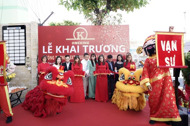 Nghi thức cắt băng khai trương kết hợp múa lân do Sài Gòn Light Event tổ chức và vận hành.