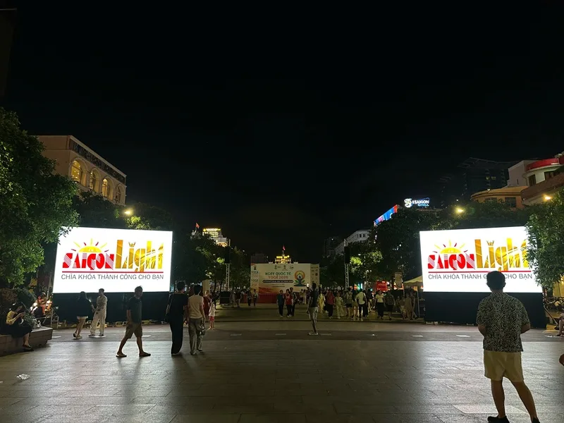 Màn hình LED Ngày Quốc tế Yoga 2026 tại phố đi bộ Nguyễn Huệ do Sài Gòn Light Event vận hành.