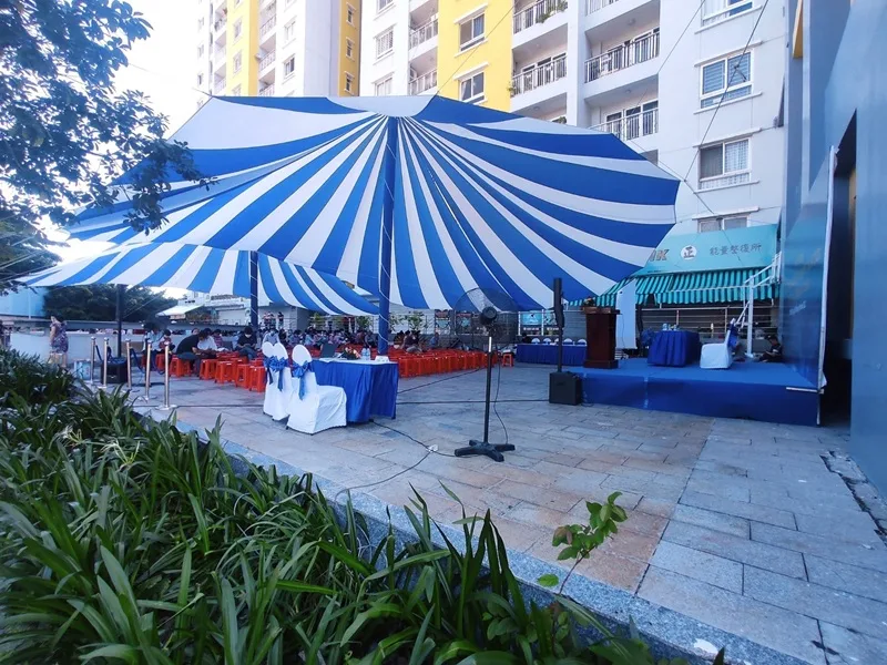 Toàn cảnh Hội nghị nhà chung cư bất thường Carina Plaza được tổ chức ngoài trời năm 2022.