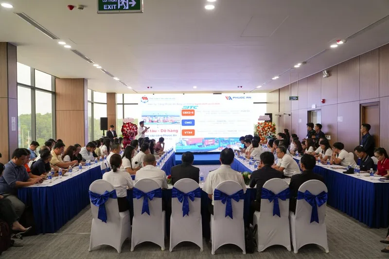 Toàn cảnh hội trường diễn ra Hội thảo giao nhận trực tiếp hiệu quả tại Cảng Phước An.