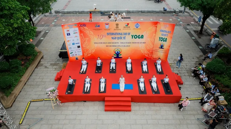 Yoga 2024 tại phố đi bộ Nguyễn Huệ tiếp nối hành trình Sài Gòn Light Event đồng hành cùng sự kiện Yoga tại TP.HCM.