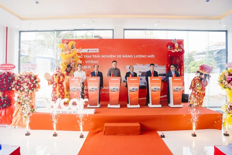 Lễ khai trương doanh nghiệp do Sài Gòn Light Event tổ chức với sân khấu, backdrop, âm thanh ánh sáng và khu vực đón khách.