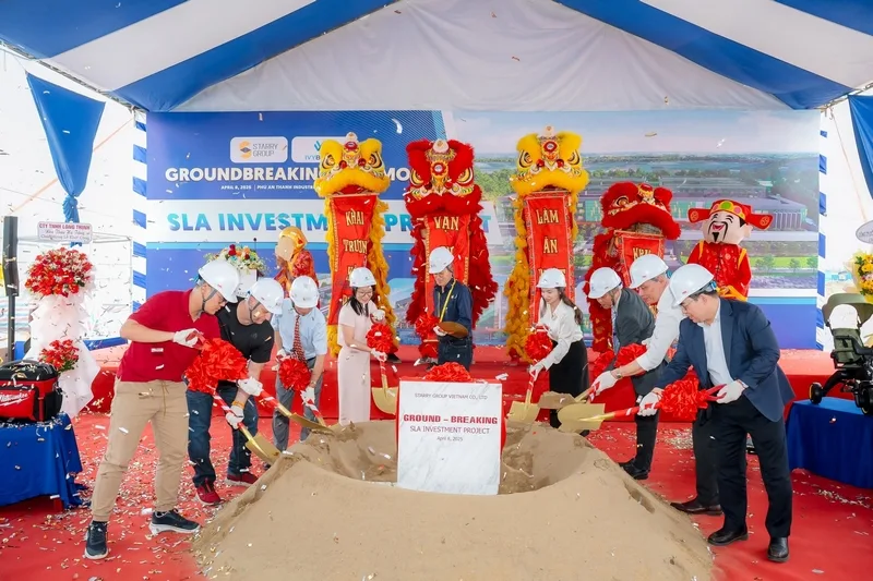Lễ khởi công doanh nghiệp do Sài Gòn Light Event tổ chức với không gian sân khấu, khu vực đại biểu và nghi thức chỉn chu.
