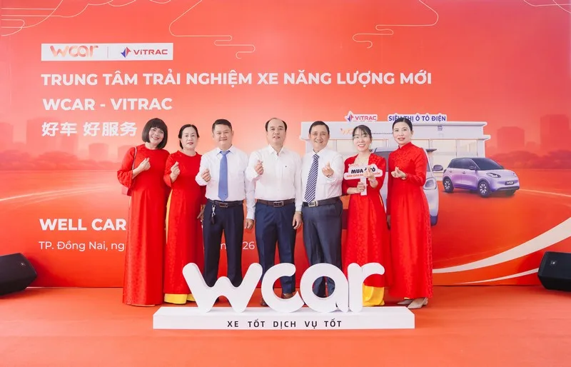 Backdrop check-in WCAR – VITRAC được thiết kế nổi bật theo nhận diện sự kiện.