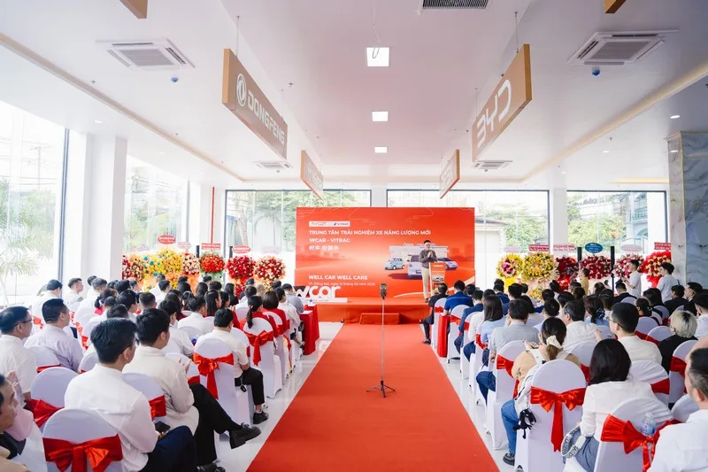 Toàn cảnh lễ khai trương Trung tâm Trải nghiệm Xe Năng Lượng Mới WCAR – VITRAC tại Biên Hòa, Đồng Nai ngày 01/06/2026.