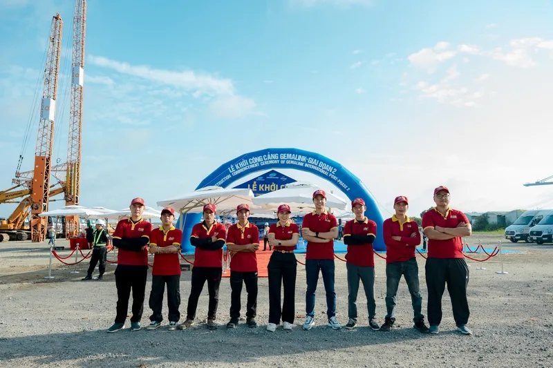 Đội ngũ nhân sự sự kiện Gemalink gồm MC, PG lễ tân, check-in và điều phối hỗ trợ chương trình diễn ra chỉn chu.