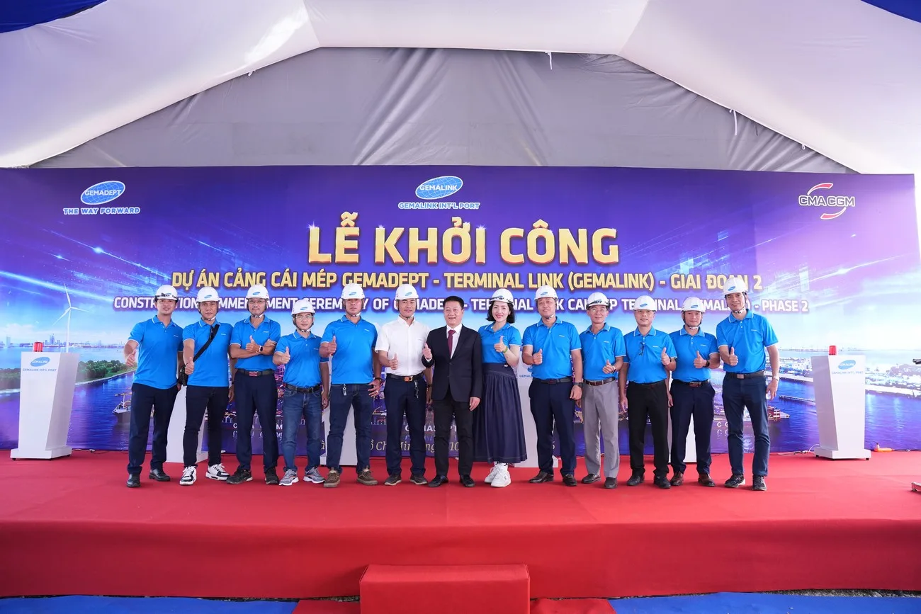 Đội ngũ tổ chức và các đơn vị đồng hành lưu lại hình ảnh sau lễ khởi công Gemalink. Đội ngũ tổ chức Lễ khởi công Cảng Cái Mép Gemalink giai đoạn 2