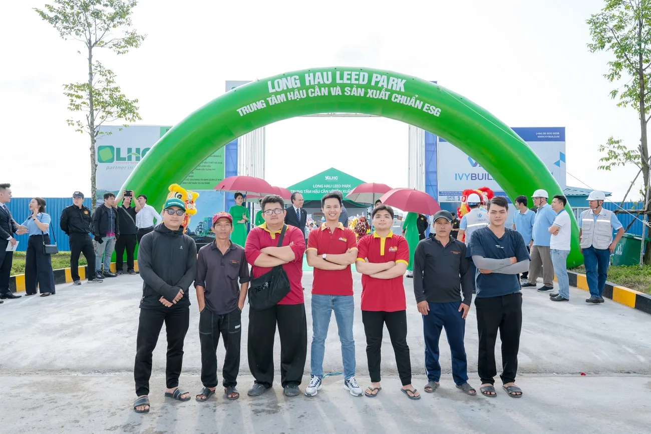 Đội ngũ Sài Gòn Light Event phối hợp triển khai các hạng mục tại địa điểm tổ chức thực tế. Đội ngũ vận hành sự kiện Sài Gòn Light Event tại chương trình ngoài trời