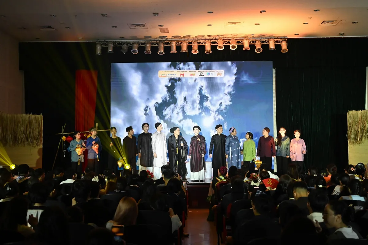 Sài Gòn Light Event góp sức để chương trình Làng Đèn Ký Ức diễn ra trọn vẹn hơn. Sài Gòn Light Event đồng hành chương trình Làng Đèn Ký Ức với tinh thần sẻ chia và trách nhiệm cộng đồng.