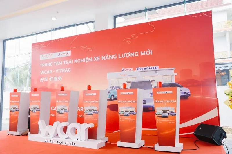 Hệ thống bục nhấn nút được chuẩn bị cho nghi thức khai trương chính thức.