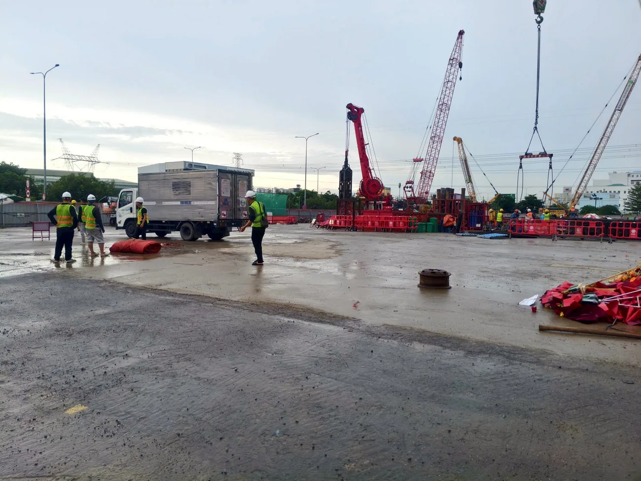 Khảo sát mặt bằng công trường trước khi tổ chức sự kiện quy mô lớn