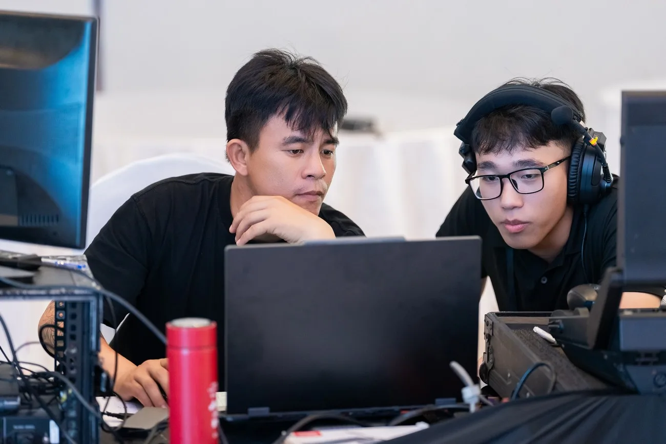 Nội dung trình chiếu được kiểm tra về định dạng, thứ tự và tín hiệu trước khi tổng duyệt.