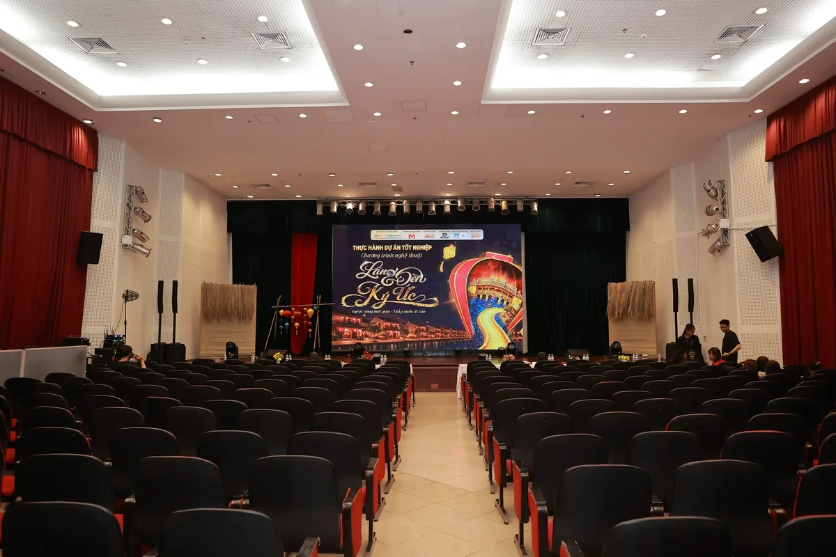 Ánh sáng góp phần tạo nên cảm xúc trong không gian Làng Đèn Ký Ức. Không gian ánh sáng Làng Đèn Ký Ức tạo cảm giác ấm áp, gần gũi và giàu cảm xúc.