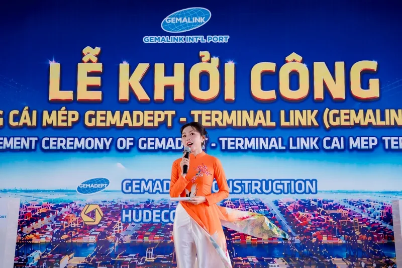 MC dẫn chương trình lễ khởi công Gemalink giai đoạn 2, hỗ trợ kết nối phần phát biểu, đại biểu và nghi thức khởi công.
