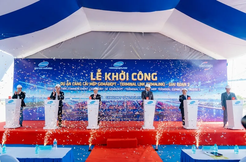 Pháo giấy lễ khởi công Gemalink tạo hiệu ứng nổi bật trong khoảnh khắc nghi thức của chương trình.