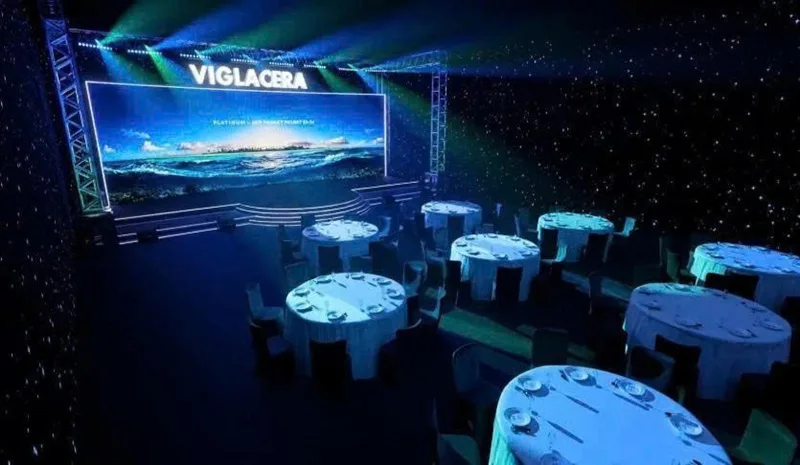 Phối cảnh 3D không gian Gala Dinner VIGSA 2026 với sân khấu và bàn tiệc.