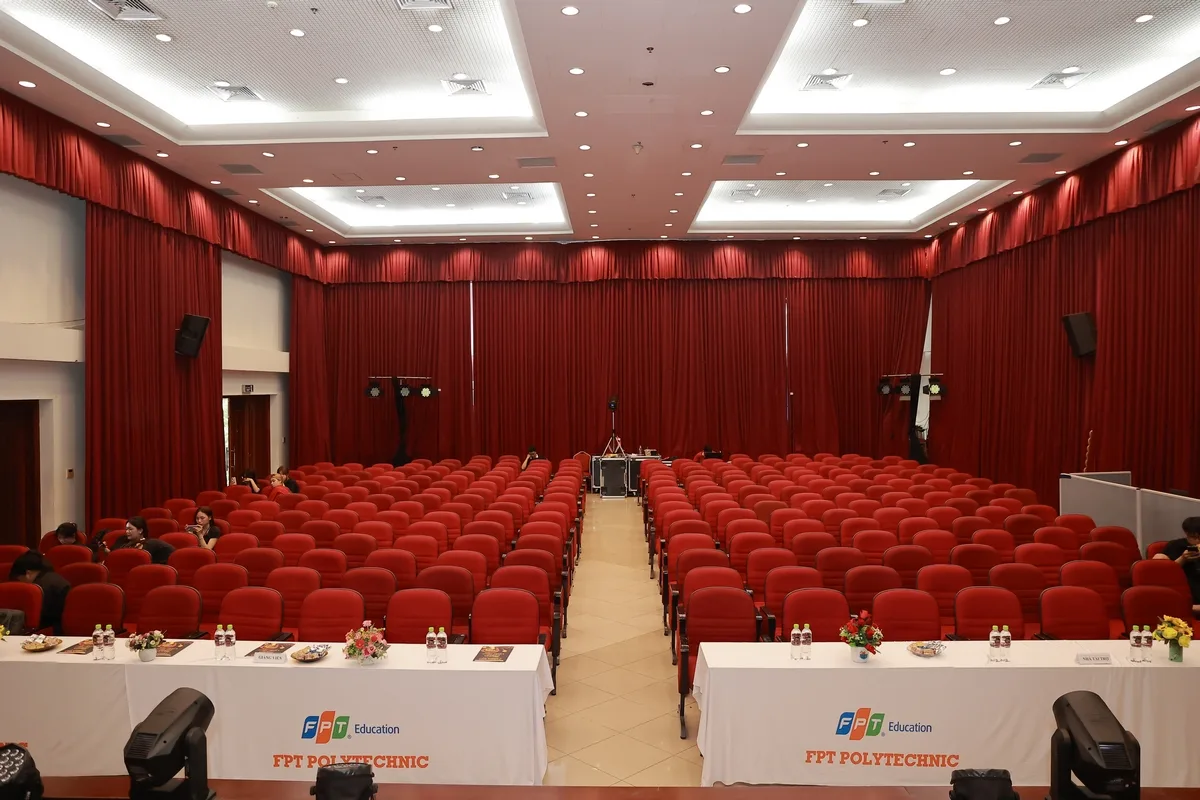 Sài Gòn Light Event góp sức bằng hạng mục âm thanh ánh sáng cho chương trình. Sài Gòn Light Event góp sức cho Làng Đèn Ký Ức thông qua hạng mục âm thanh ánh sáng.
