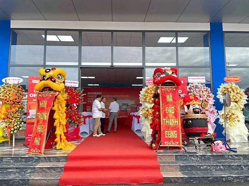 Cổng đón khách WCAR – VITRAC được lắp đặt nổi bật, tăng nhận diện thương hiệu và dẫn hướng khách mời vào sự kiện.