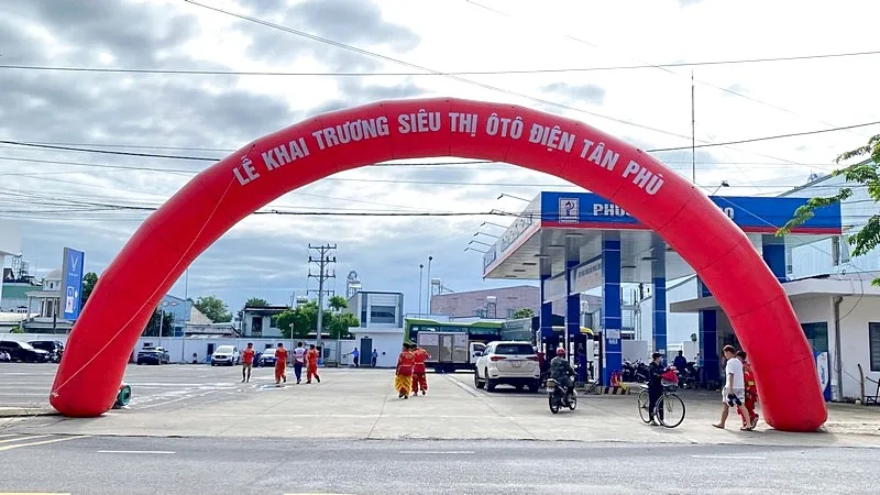 Cổng hơi WCAR – VITRAC được lắp đặt nổi bật tại lối vào sự kiện.