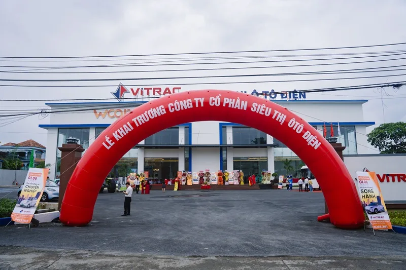 Cổng hơi WCAR – VITRAC được lắp đặt nổi bật tại lối vào sự kiện.