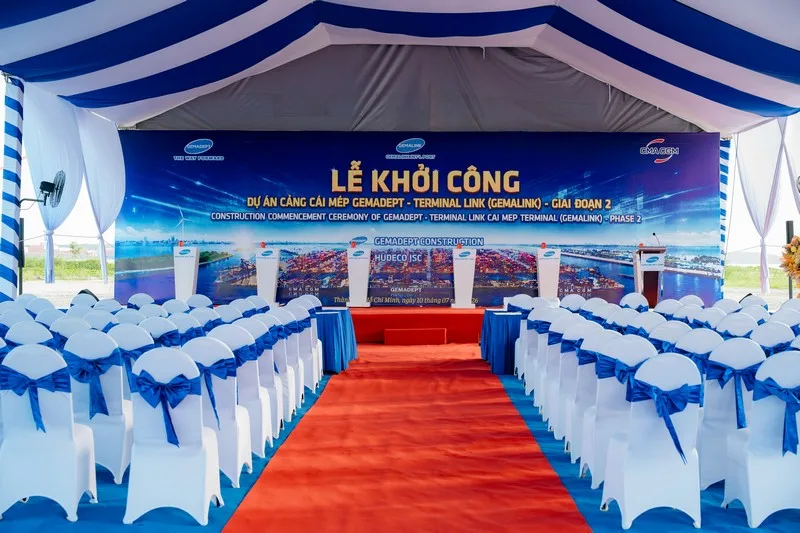 Sân khấu lễ khởi công Cảng Cái Mép Gemadept được Sài Gòn Light Event setup làm điểm nhìn chính của chương trình.