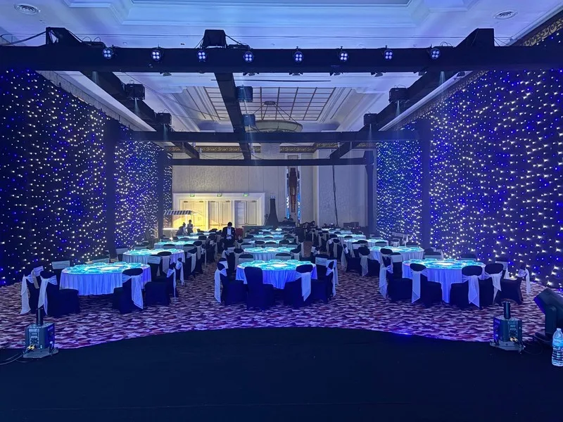 Không gian bàn tiệc hướng về sân khấu Gala Dinner VIGSA 2026.