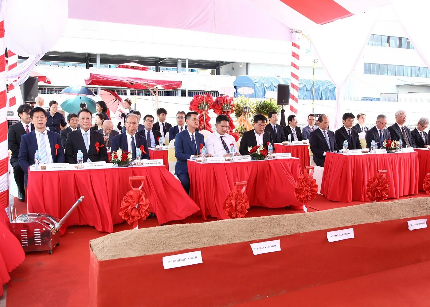 Đại biểu và khách mời tại lễ khởi công do Sài Gòn Light Event tổ chức Đại biểu tham gia lễ động thổ