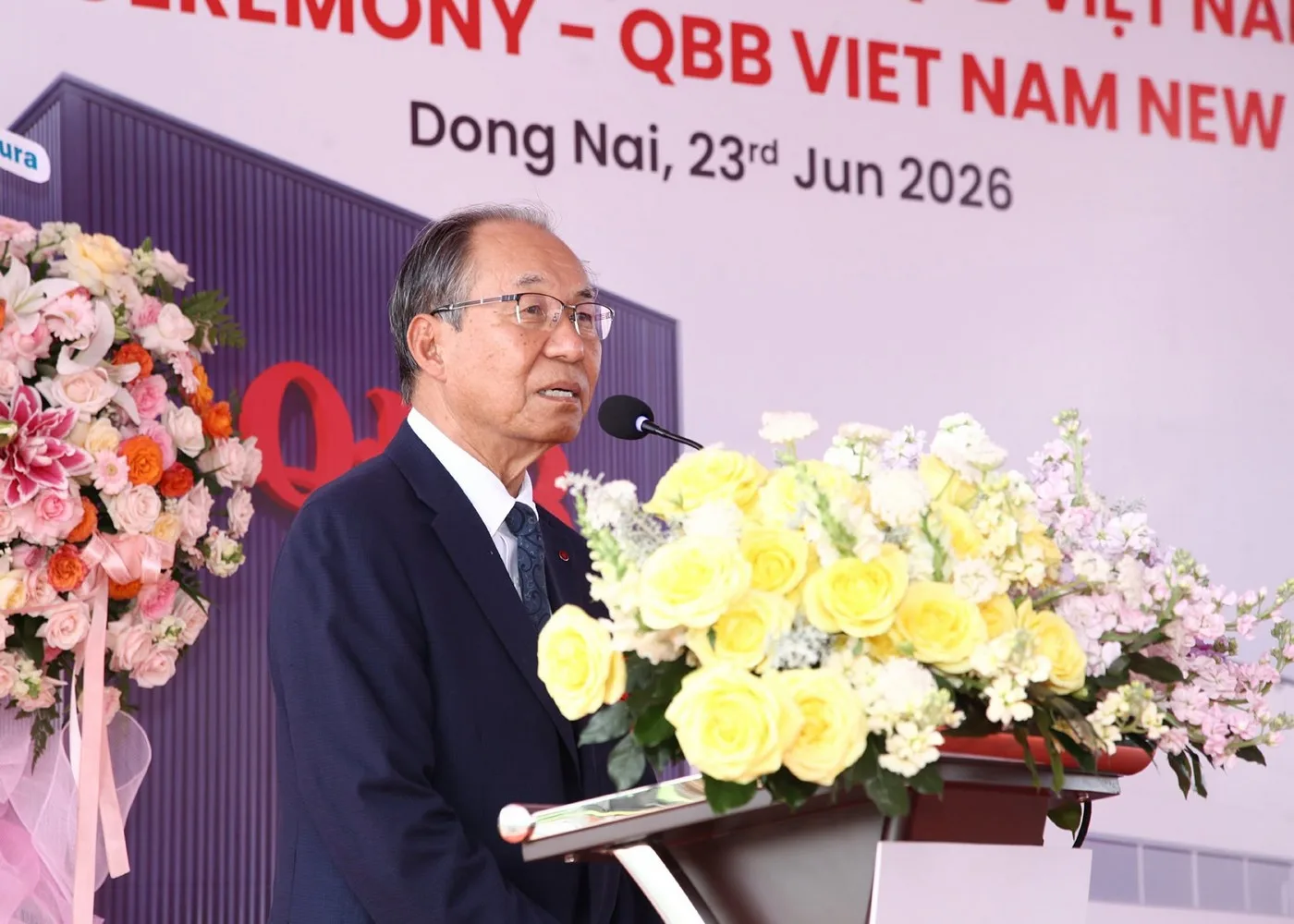 Đại diện doanh nghiệp chia sẻ thông tin, mục tiêu và định hướng triển khai dự án Đại diện doanh nghiệp phát biểu tại lễ động thổ trước khách mời và đối tác.
