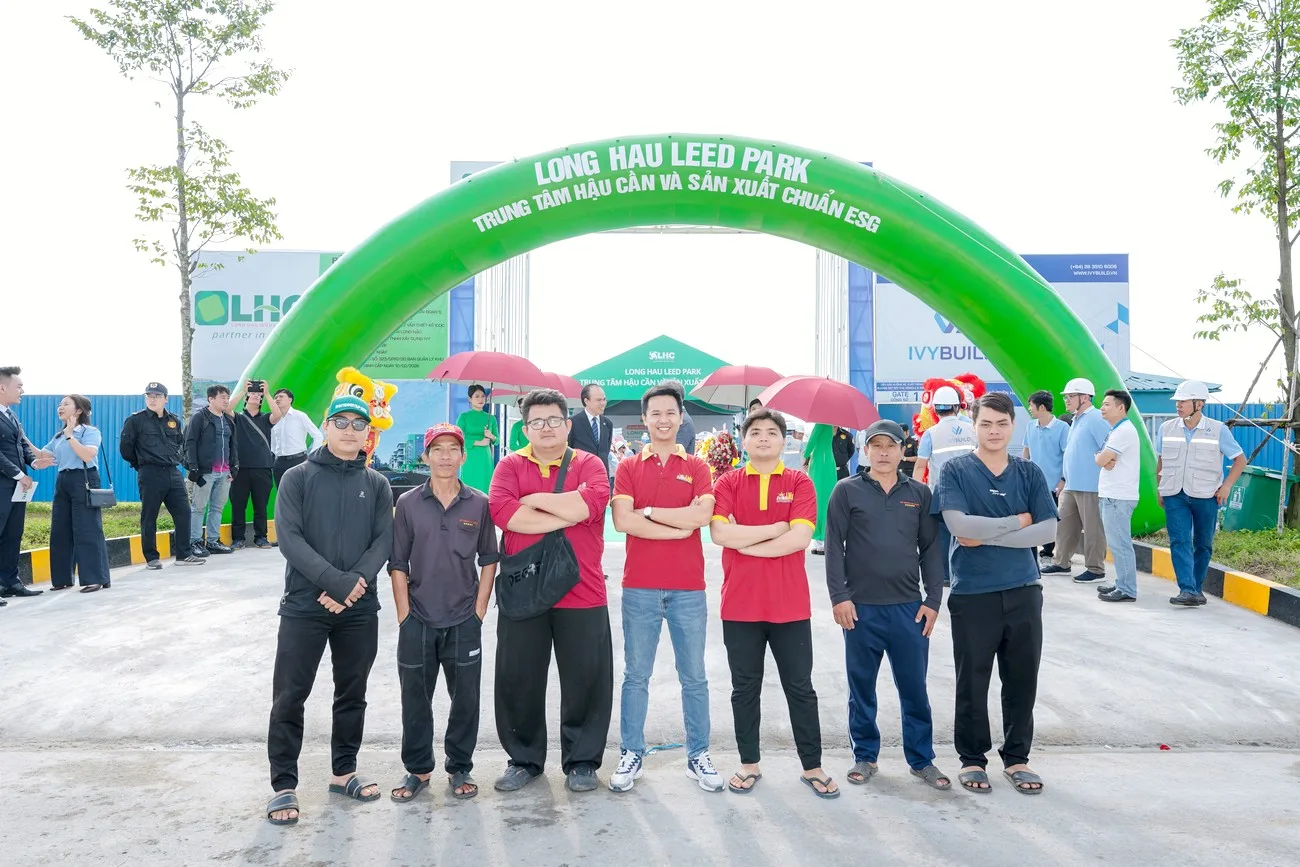 Đội ngũ phụ trách triển khai và kiểm soát các hạng mục trong suốt thời gian diễn ra chương trình Đội ngũ vận hành Sài Gòn Light Event tại lễ khởi công dự án ngoài trời