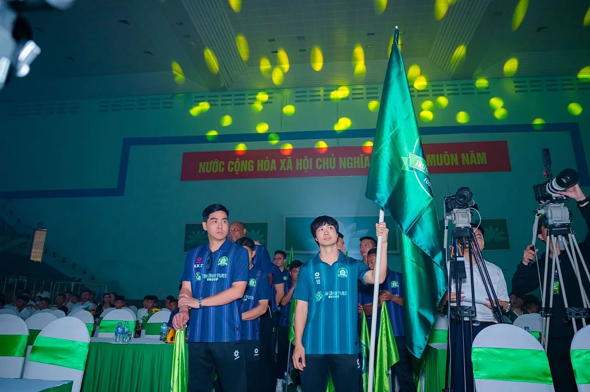Nghi thức xuất quân CLB Trường Tươi Đồng Nai trước mùa giải 2026-2027. Nghi thức xuất quân tạo điểm nhấn cao trào cho chương trình trước khi CLB bước vào mùa giải mới.