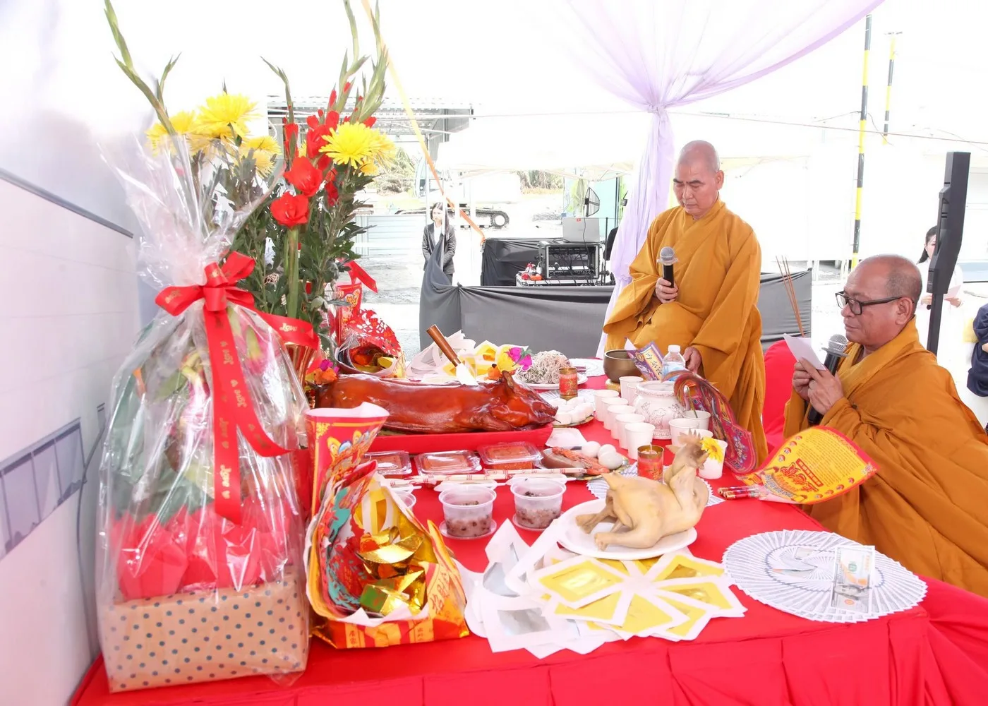 Nghi lễ tâm linh được tổ chức theo phong tục và yêu cầu riêng của chủ đầu tư Thực hiện nghi lễ tâm linh trước phần nghi thức chính của lễ động thổ.